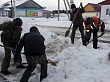 Волонтеры из Красного Яра почистили пешеходный переход.
